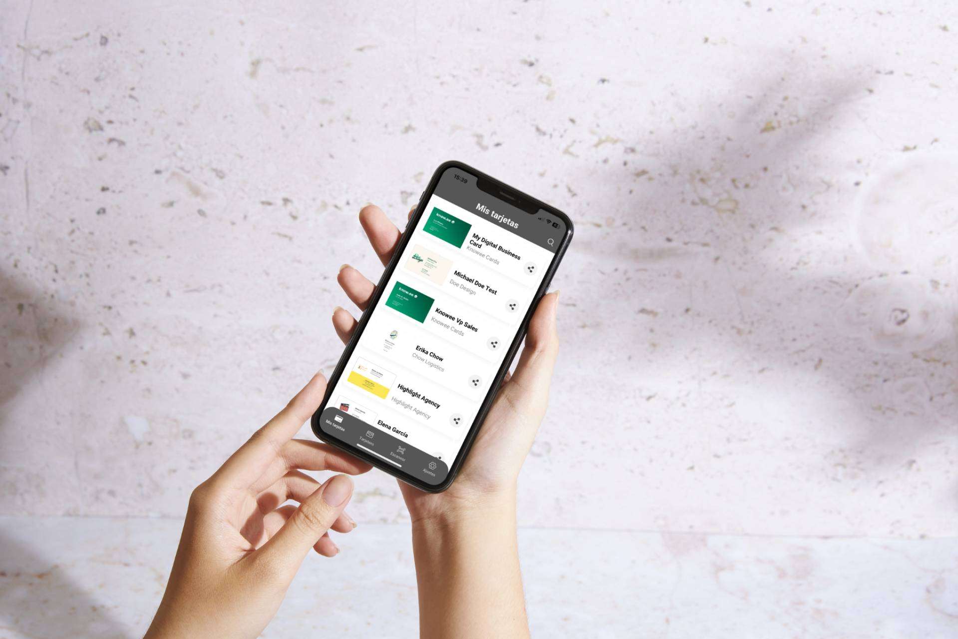 From paper to digital. How Knowee's OCR technology is revolutionizing business cards