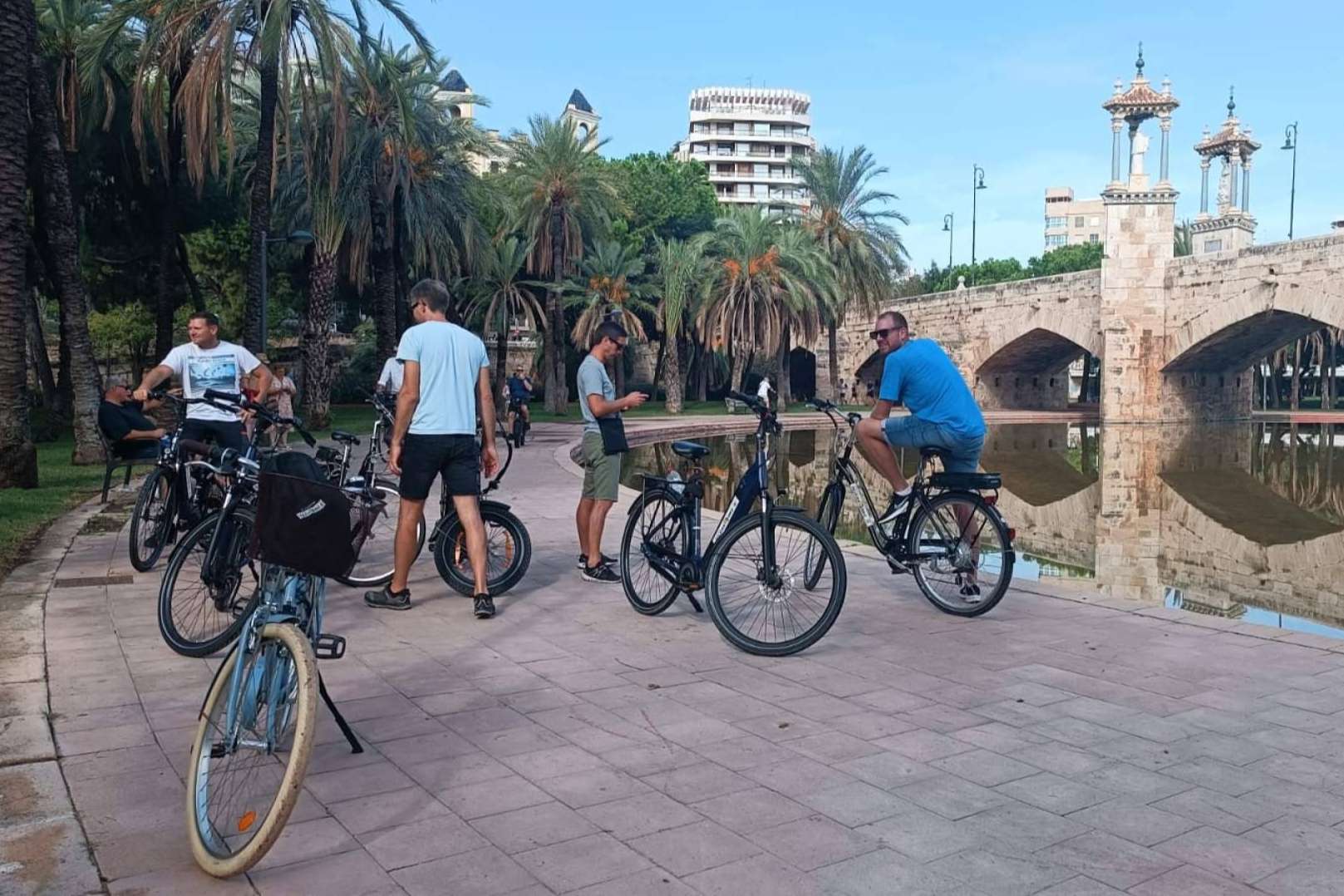 Pelican Bike organiza rutas guiadas en bicicleta en Valencia