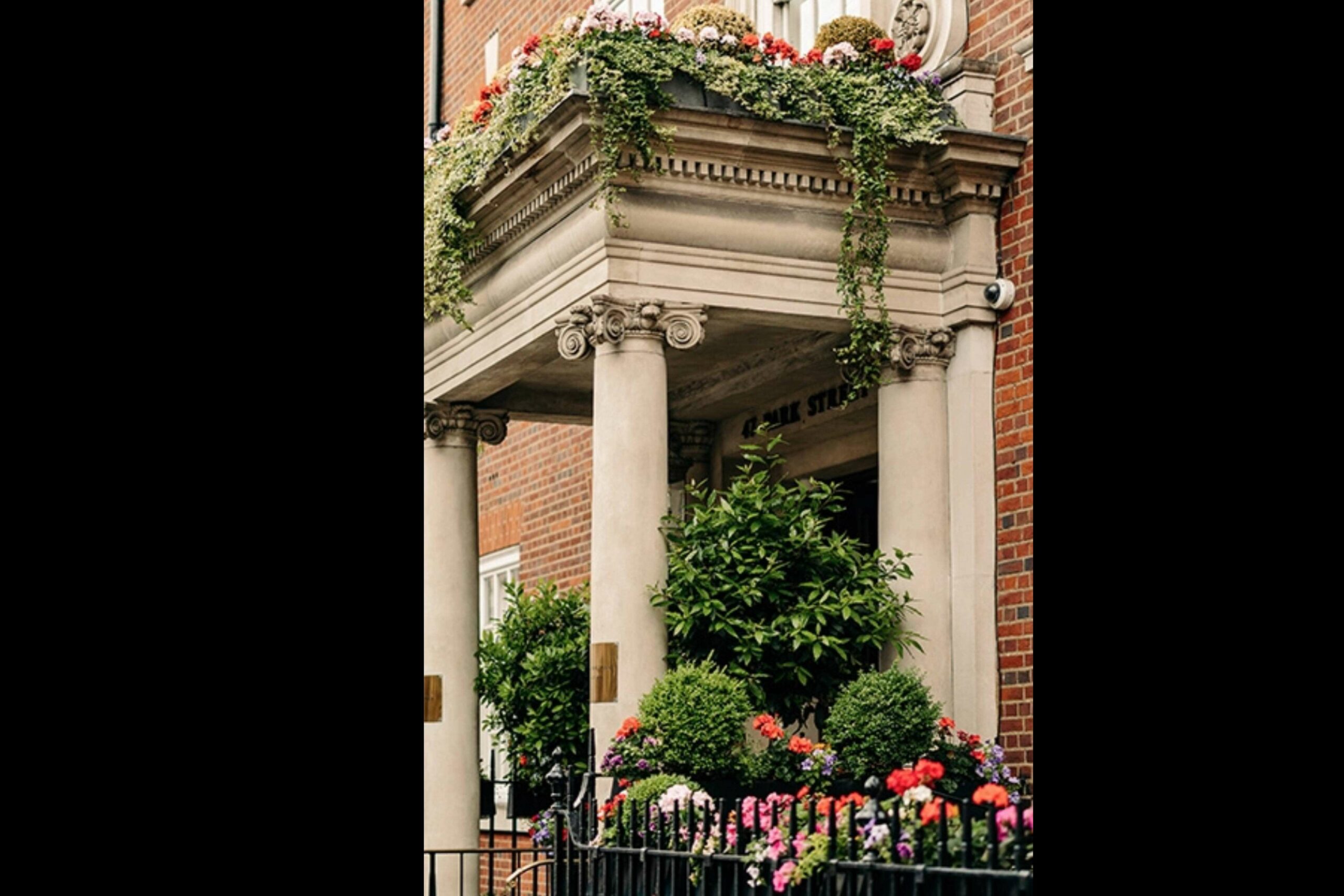 Explore Westminster's Hidden Gems at 47 Park Street - Grand Residences