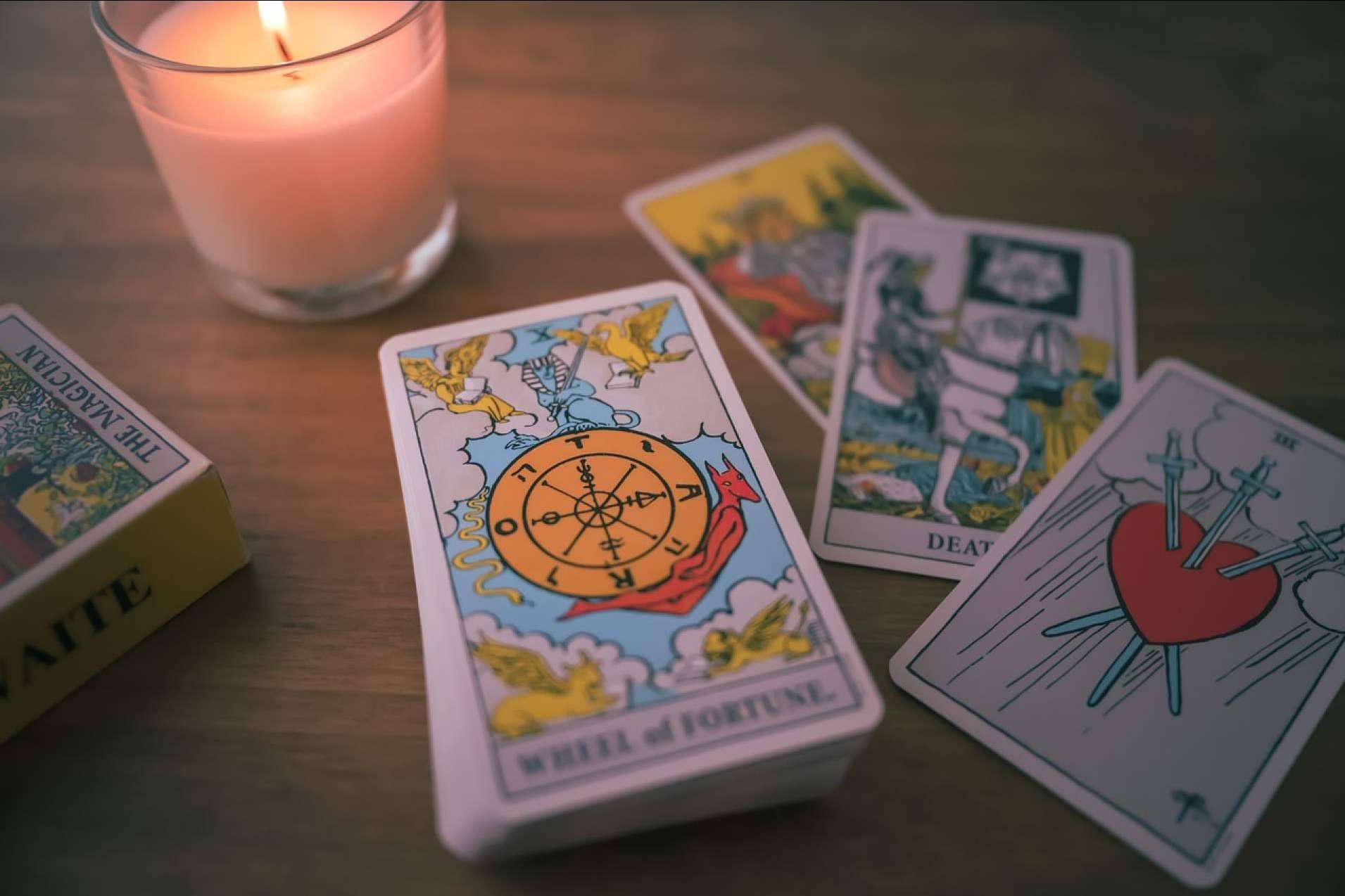 Videntes y tarotistas por telefono disponibles en Tarot Orula, confianza y satisfacción garantizada