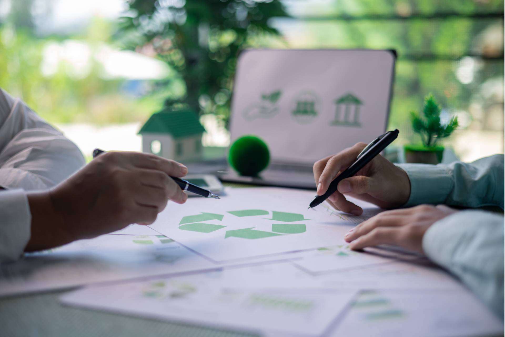 Goodbye paper, hello planet; Knowee, the green digital business card that truly delivers