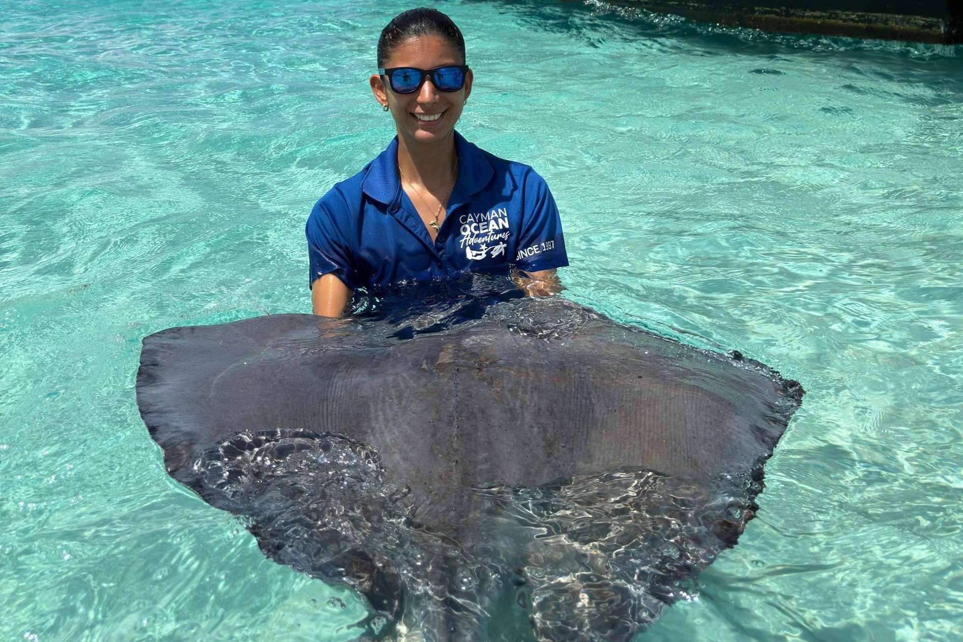 The top family boat tour in the Cayman Islands combines stingrays, snorkeling and starfish experiences