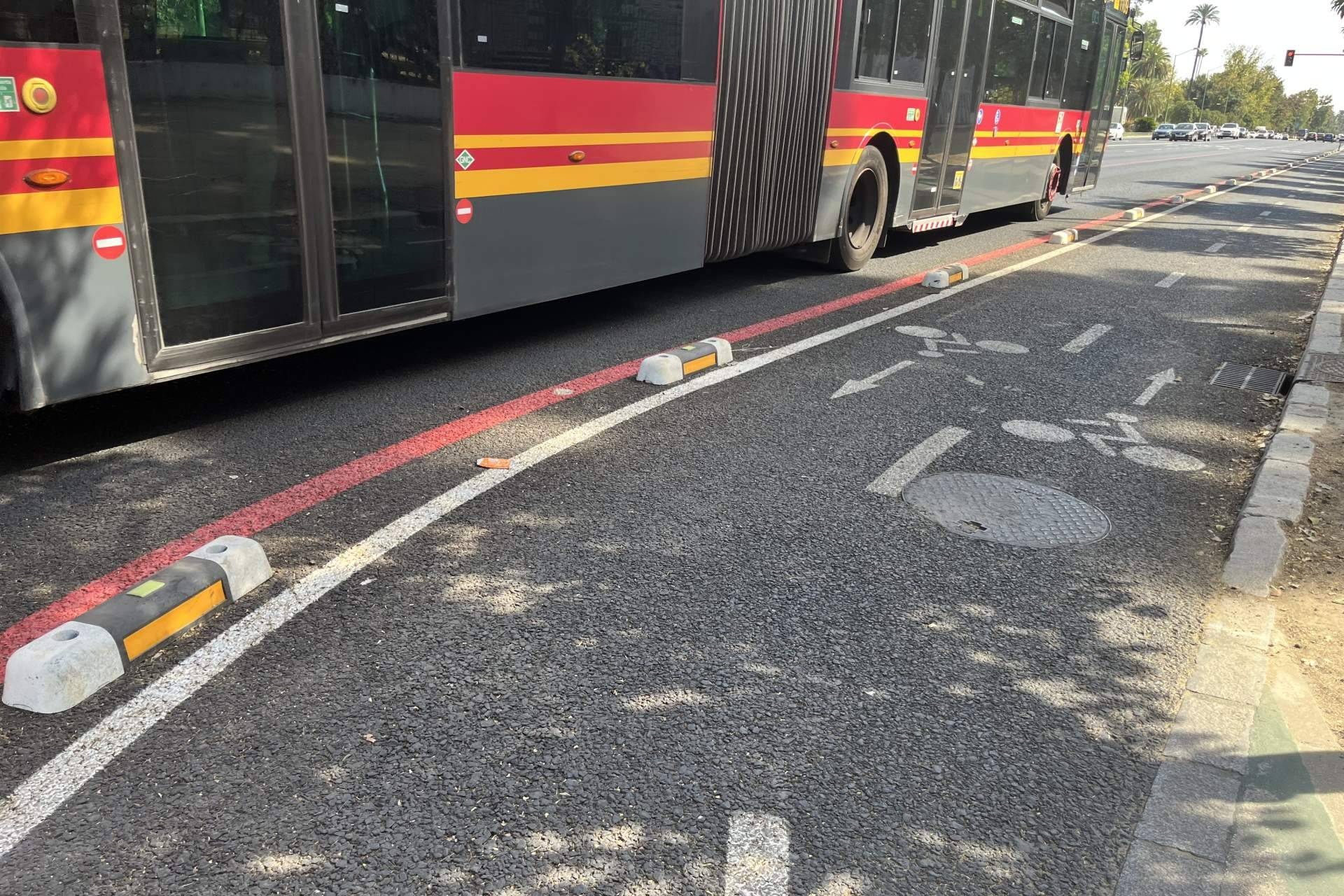 Greater night-time visibility in bike lanes; Abadecom Urban expands its photoluminescent bike lane separator