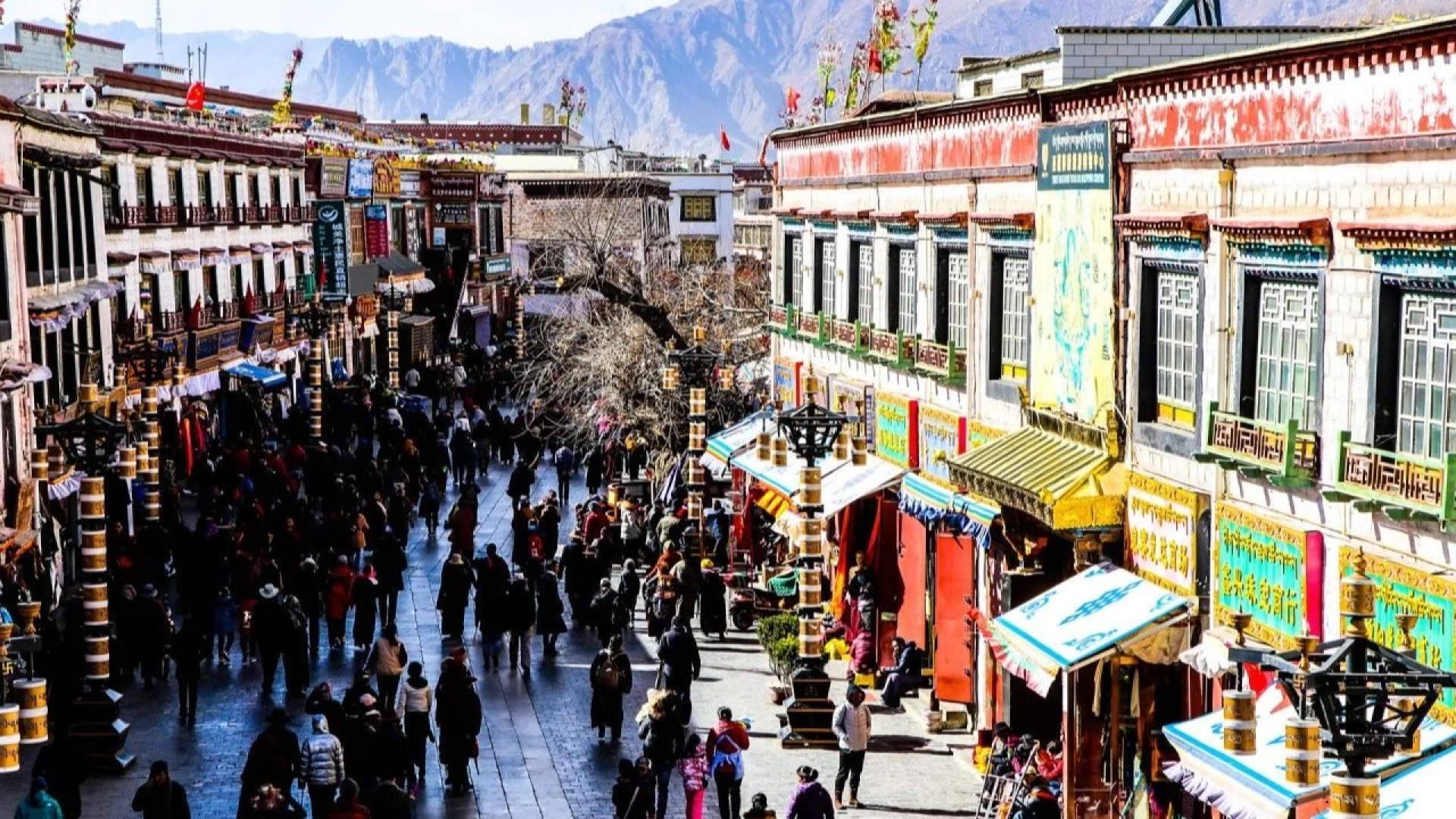 Tibet Reopens Its Himalayan Routes as the Sky Railway Turns 20